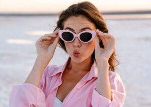 Faceless Digital Marketing, Woman with PINK Sunglasses